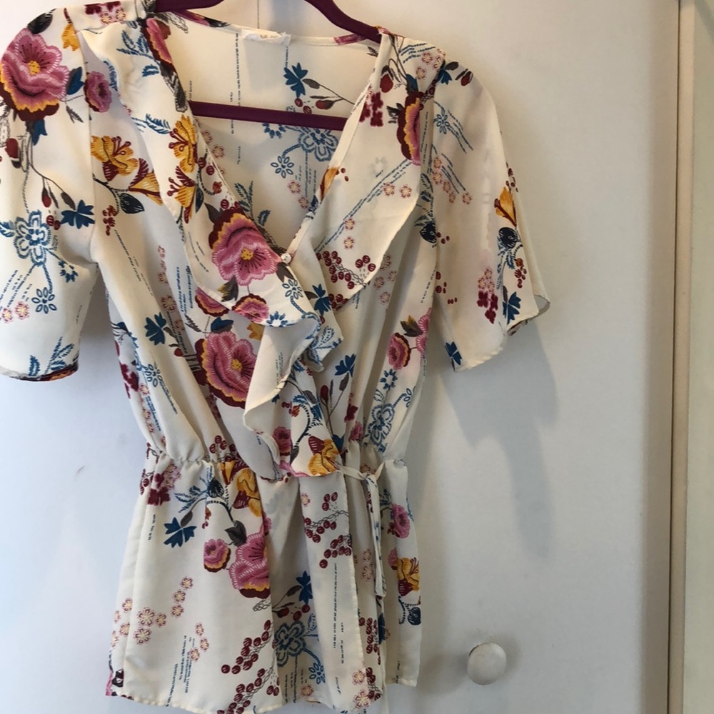 Floral short sleeve blouse.